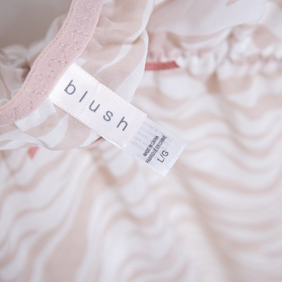 Dainty blush pink sheer nightie in animal print - Picture 6 of 11